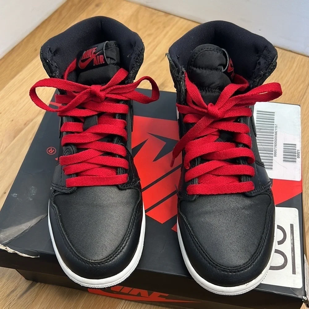 Nike Air Jordan 1 Retro High OG Black Gym Red White GS Size 4Y